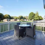 Barakah With Hot Tub * York