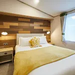 Barakah With Hot Tub * York