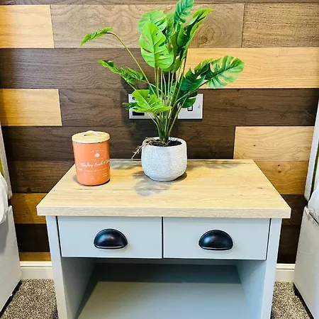 Barakah With Hot Tub * York